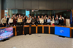 Photo de groupe des étudiants du Master GOALS lors de la visite Parlement Européen
