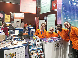 Photo représentant les fiches métiers dans un présentoir au salon de l'étudiant du 26 janvier 2026 